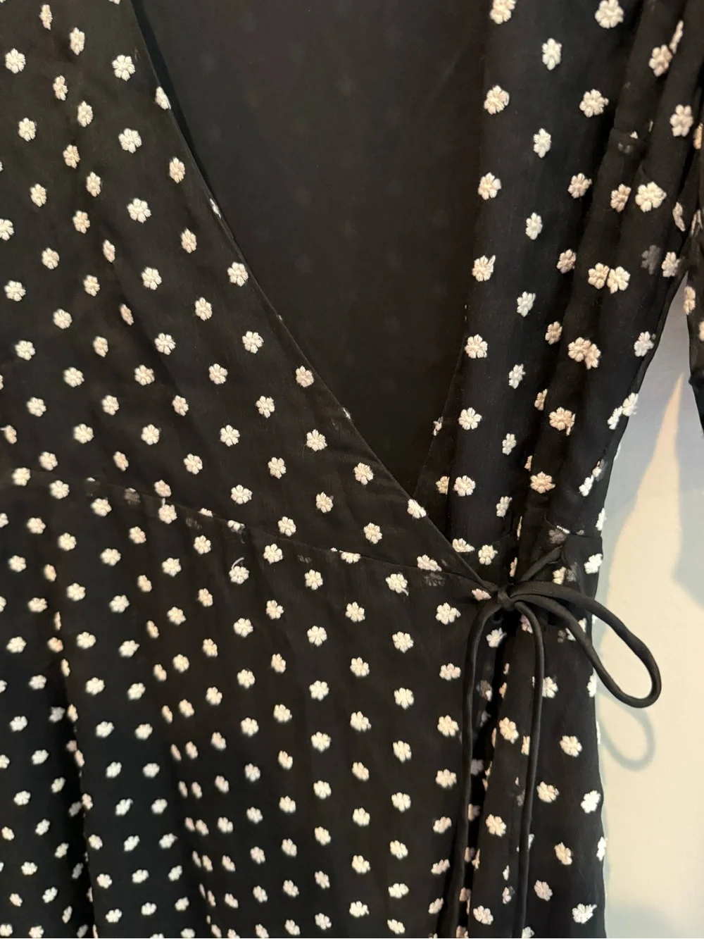 Alice + Olivia Black‎ and White floral Dot Wrap Dress